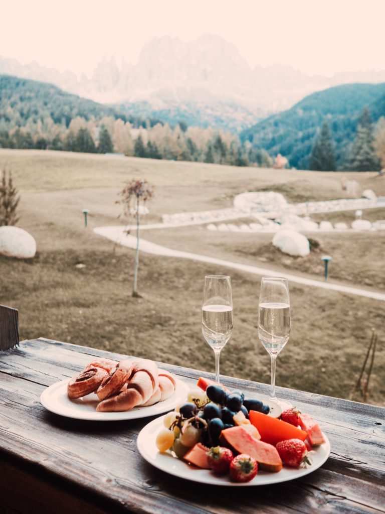 Ausblick-aus-Zimmer-Alpinea-Vajolet